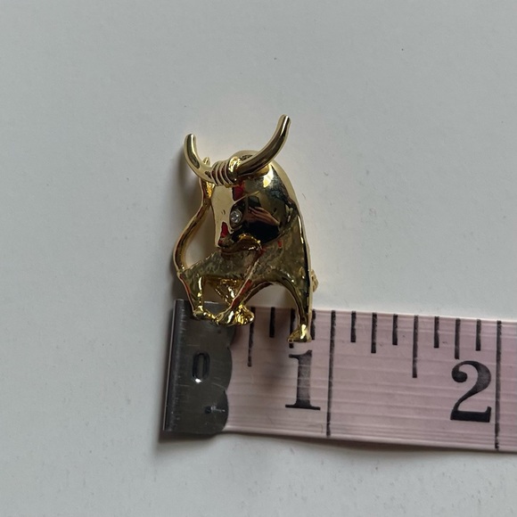 Gold Toned Bull Brooch - Picture 5 of 6